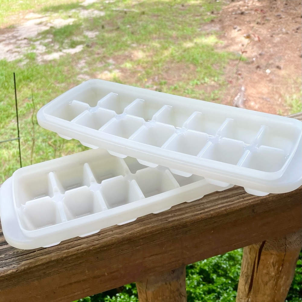 Tupperware Fresh n’ Pure Vintage 14 Slot Single Ice Cube Trays White (2)